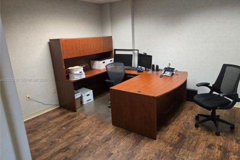 Propiedad comercial en venta en North Miami Beach, Florida № 2154502 - foto 8