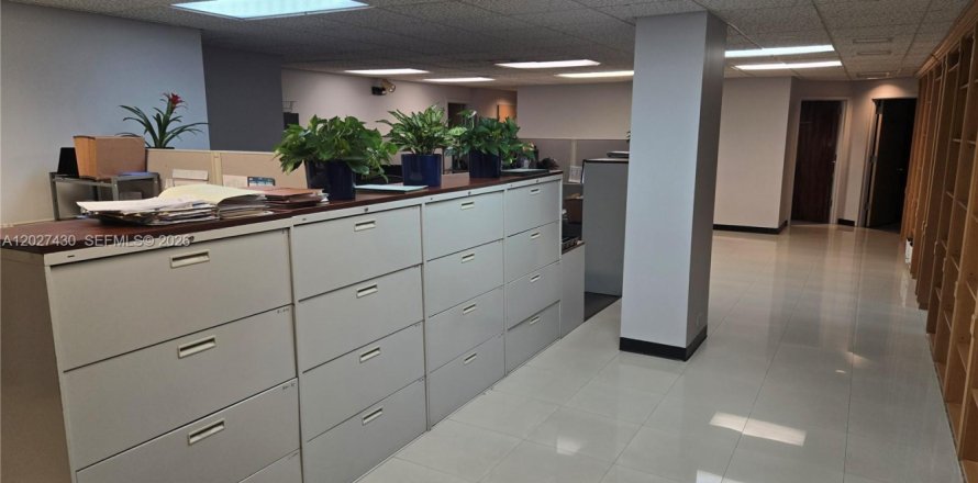 Propiedad comercial en North Miami Beach, Florida № 2154502