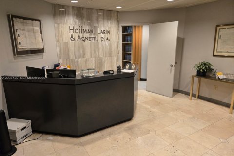 Propiedad comercial en venta en North Miami Beach, Florida № 2154502 - foto 2