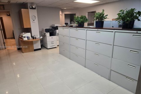 Propiedad comercial en venta en North Miami Beach, Florida № 2154502 - foto 10