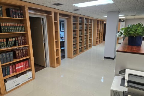 Propiedad comercial en venta en North Miami Beach, Florida № 2154502 - foto 6
