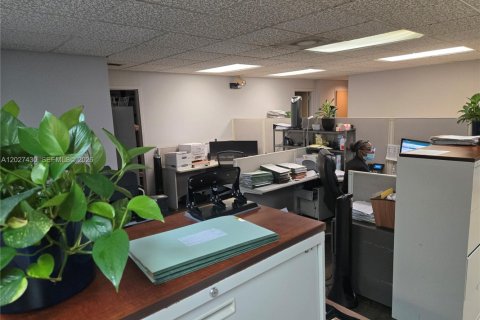 Propiedad comercial en venta en North Miami Beach, Florida № 2154502 - foto 7