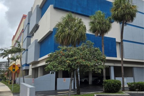 Propiedad comercial en venta en North Miami Beach, Florida № 2154502 - foto 12