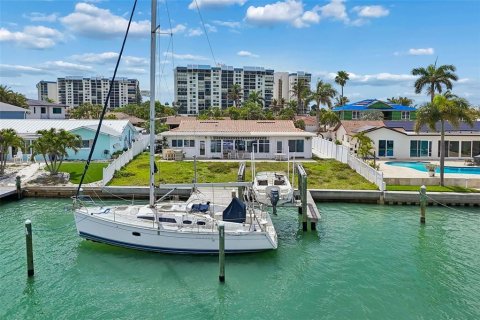 Villa ou maison à Treasure Island, Floride 3 chambres, 182.65 m2 № 2099824