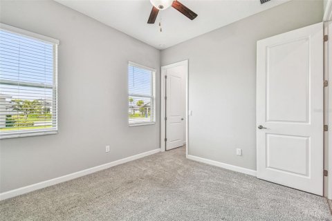 House in San Antonio, Florida 3 bedrooms, 218.23 sq.m. № 1883596 - photo 18