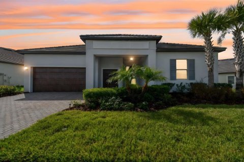 House in San Antonio, Florida 3 bedrooms, 218.23 sq.m. № 1883596 - photo 1