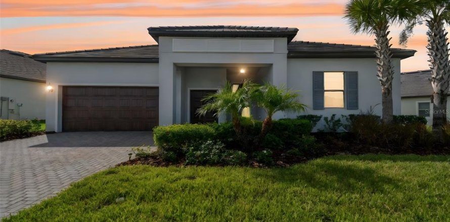 House in San Antonio, Florida 3 bedrooms, 218.23 sq.m. № 1883596