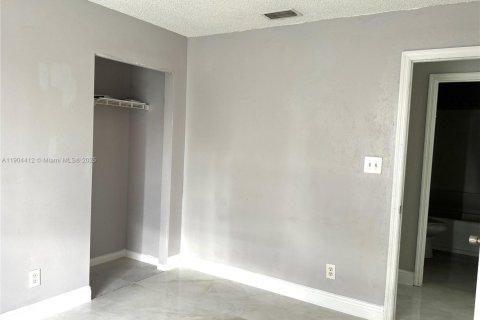 Villa ou maison à louer à Hollywood, Floride: 3 chambres, 98.1 m2 № 1955767 - photo 11