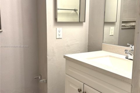 Villa ou maison à louer à Hollywood, Floride: 3 chambres, 98.1 m2 № 1955767 - photo 14