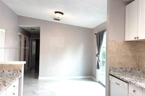 Villa ou maison à louer à Hollywood, Floride: 3 chambres, 98.1 m2 № 1955767 - photo 5