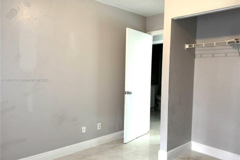 Villa ou maison à louer à Hollywood, Floride: 3 chambres, 98.1 m2 № 1955767 - photo 7