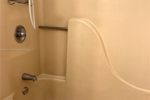 Villa ou maison à louer à Hollywood, Floride: 3 chambres, 98.1 m2 № 1955767 - photo 15