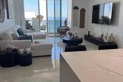 Condominio en alquiler en Hallandale Beach, Florida, 2 dormitorios, 124.21 m2 № 1997089 - foto 10