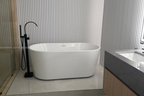 Condominio en alquiler en Hallandale Beach, Florida, 2 dormitorios, 124.21 m2 № 1997089 - foto 9