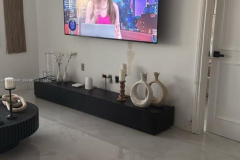 Condominio en alquiler en Hallandale Beach, Florida, 2 dormitorios, 124.21 m2 № 1997089 - foto 4