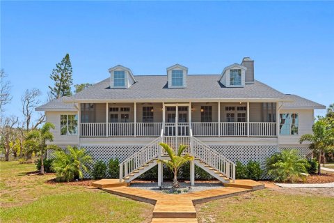 House in Palmetto, Florida 4 bedrooms, 337.7 sq.m. № 2199302