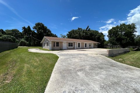 Propiedad comercial en Bradenton, Florida 6 dormitorios, 209.59 m2 № 2290644