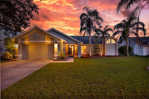 Casa en venta en Riverview, Florida, 4 dormitorios, 200.95 m2 № 1900915 - foto 1