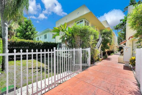 Condo in Miami Beach, Florida, 2 bedrooms  № 1819754 - photo 4