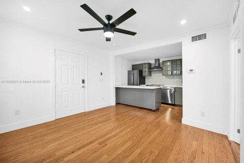 Condo in Miami Beach, Florida, 2 bedrooms  № 1819754 - photo 10