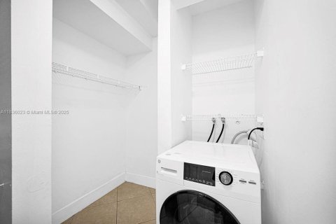 Condo in Miami Beach, Florida, 2 bedrooms  № 1819754 - photo 19