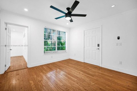 Condo in Miami Beach, Florida, 2 bedrooms  № 1819754 - photo 7