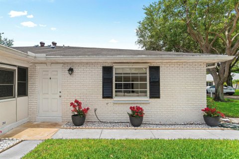Condo in Boynton Beach, Florida, 2 bedrooms № 2187515 - photo 4