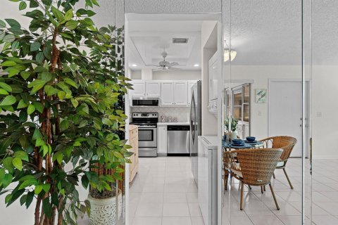 Condo in Boynton Beach, Florida, 2 bedrooms № 2187515 - photo 13