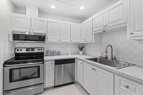 Condo in Boynton Beach, Florida, 2 bedrooms № 2187515 - photo 16