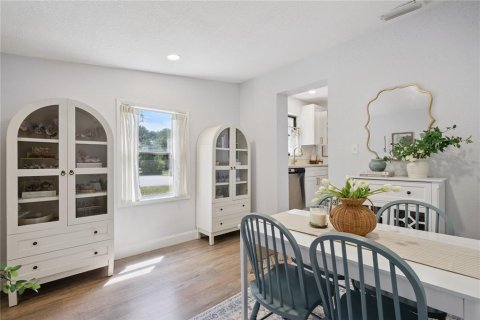 House in Deltona, Florida 4 bedrooms, 119.38 sq.m. № 2107948 - photo 3