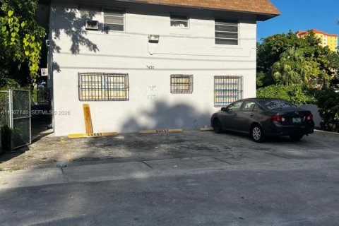 House in Miami, Florida 2 bedrooms, 64.1 sq.m. № 2043687