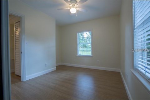 House in Tampa, Florida 3 bedrooms, 120.49 sq.m. № 2216868 - photo 2