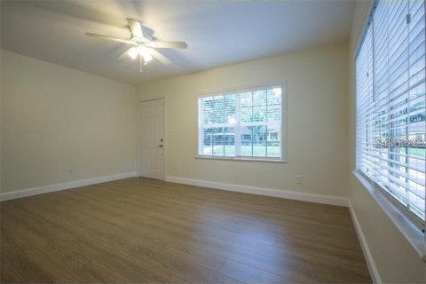 House in Tampa, Florida 3 bedrooms, 120.49 sq.m. № 2216868 - photo 10