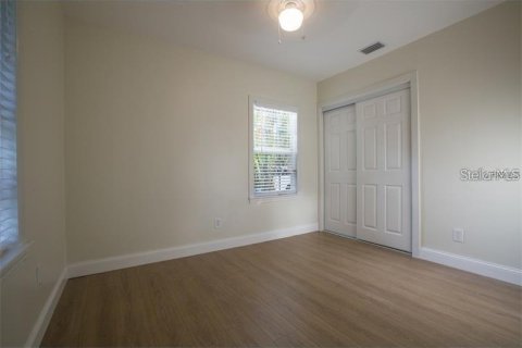 House in Tampa, Florida 3 bedrooms, 120.49 sq.m. № 2216868 - photo 5
