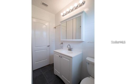 House in Tampa, Florida 3 bedrooms, 120.49 sq.m. № 2216868 - photo 13