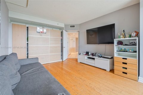 Condo in Aventura, Florida, 3 bedrooms № 2090889 - photo 16