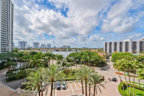 Condo in Aventura, Florida, 3 bedrooms № 2090889 - photo 14