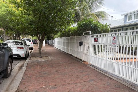 Commercial property in Miami, Florida 380.62 sq.m. № 2085443