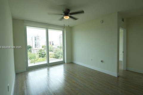 Снять в аренду квартиру в Майами, Флорида 2 спальни, 23539.76м2, № 1993136 - фото 4