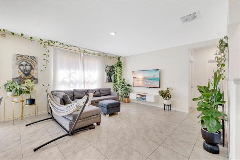 Casa en alquiler en Winter Haven, Florida, 6 dormitorios, 250.46 m2 № 2232601 - foto 10
