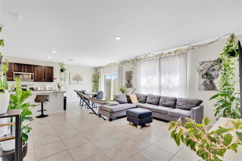 Casa en alquiler en Winter Haven, Florida, 6 dormitorios, 250.46 m2 № 2232601 - foto 11