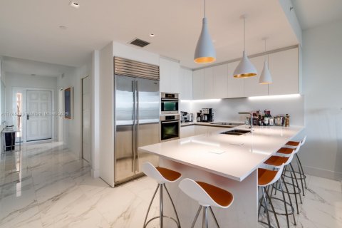 Condo in Miami Beach, Florida, 3 bedrooms  № 1862804 - photo 5