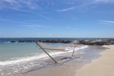Condo in Miami Beach, Florida, 3 bedrooms  № 1862804 - photo 20