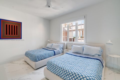 Condo in Miami Beach, Florida, 3 bedrooms  № 1862804 - photo 13