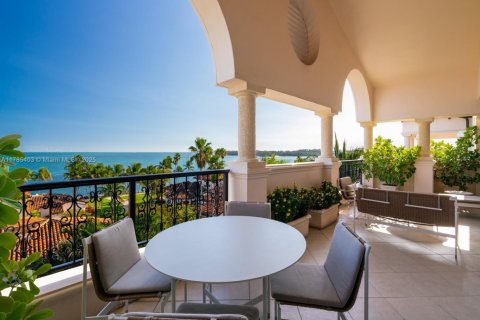 Condo in Miami Beach, Florida, 3 bedrooms  № 1862804 - photo 1