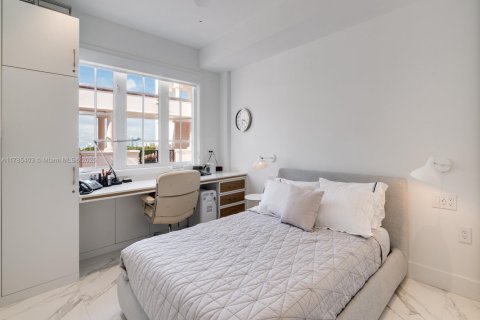Condo in Miami Beach, Florida, 3 bedrooms  № 1862804 - photo 16