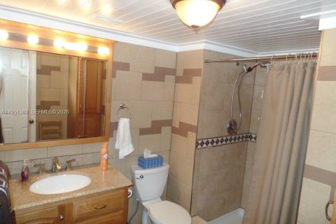 Condo in Weston, Florida, 2 bedrooms № 2008487 - photo 18