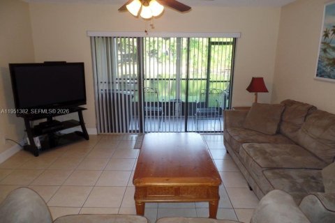Condo in Weston, Florida, 2 bedrooms № 2008487 - photo 25