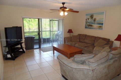 Condo in Weston, Florida, 2 bedrooms № 2008487 - photo 24