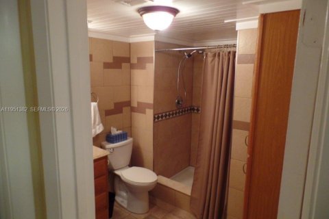 Condo in Weston, Florida, 2 bedrooms № 2008487 - photo 17